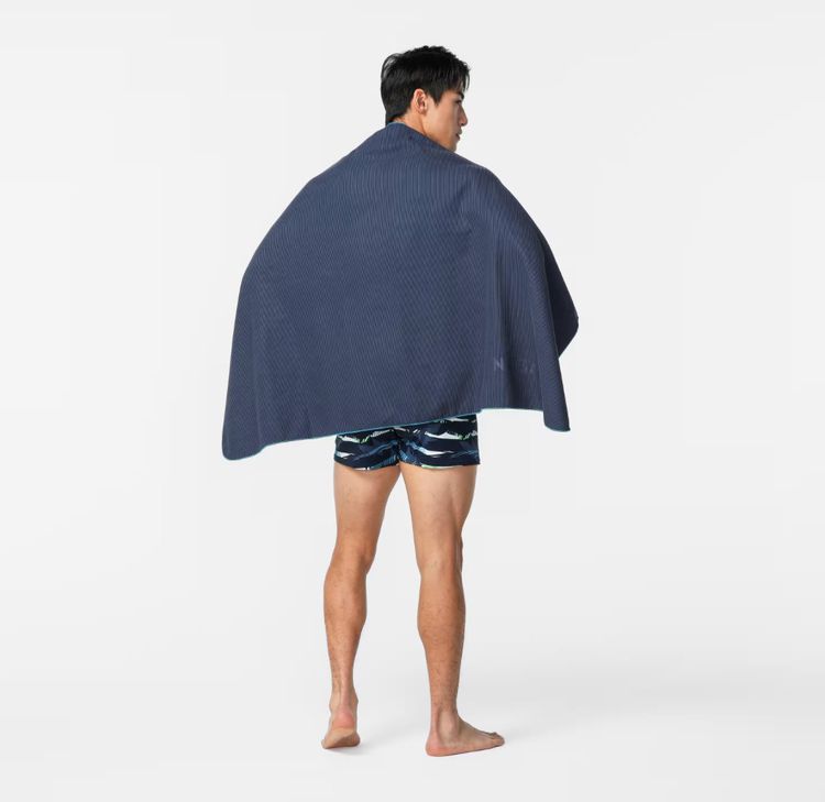 Microfibre Swimming Towel Size L 80 x 130 cm - Striped Dark Blue ผ้าขนหนูไมโครไฟเบอร์ ขนาด L 80 x 130 ซม. (สีฟ้า รูปที่ 3