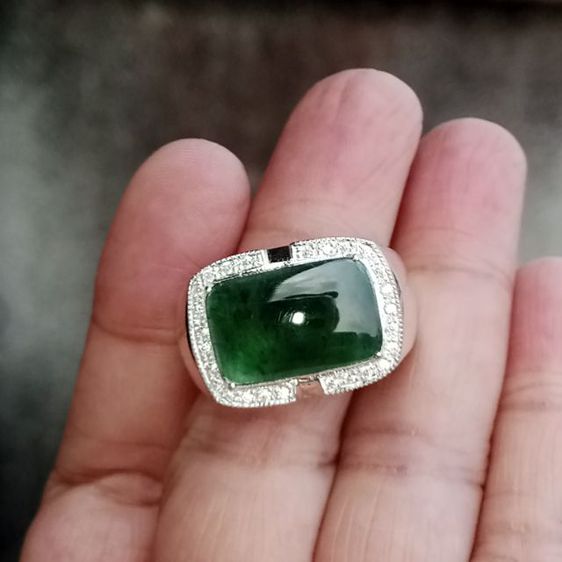 แหวนหยกพม่าแท้ สีเขียวจักรพรรดิเนื้อแก้ว รูปที่ 2
