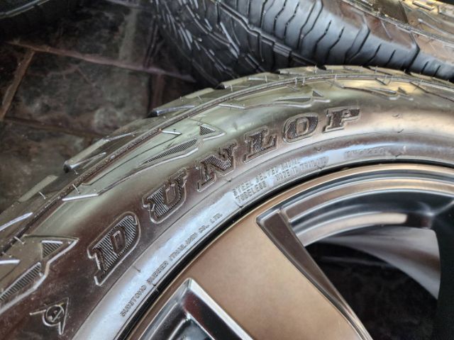  ล้อล้อ Fortuner Toyota TRD ของแท้ มีรอยเล็กน้อยตามการใช้งาน ยาง Dunlop ปี 22  ขอบ20 ราคา 22,900 บาท  รูปที่ 4