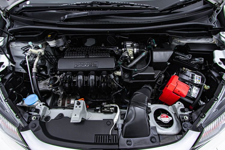 Honda Jazz 2019 1.5 V Active Plus Sedan เบนซิน เกียร์อัตโนมัติ ขาว รูปที่ 4