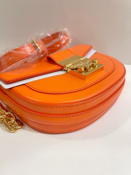 พร้อมส่ง 🔥Sale 6999🔥 ถูกกว่าเป๋าตังค์ MCM Crossbody สีส้มสวยสดใส สะพายเที่ยววันหยุดชิวๆ ถ่ายรูปขึ้นกล้องฝุดๆ  ❌ไม่มี อปก❌ รูปที่ 5