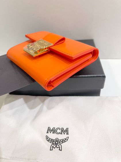 พร้อมส่ง 🔥Sale 3999🔥 สีสวยสดใส กระเป๋าสตางค์ MCM Mini TRACY TRIFOLD WALLET IN SPANISH LEATHER สีส้มสวยเด่น ไม่ซ้ำใคร รูปที่ 6