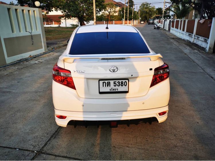 Toyota Vios 2015 1.5 E Sedan เบนซิน ไม่ติดแก๊ส เกียร์อัตโนมัติ ขาว รูปที่ 4