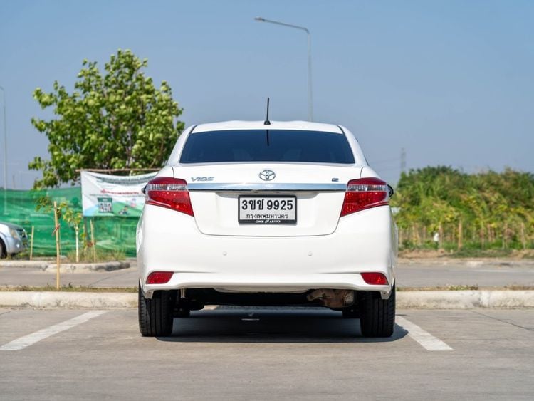 Toyota Vios 2015 1.5 S Sedan เบนซิน ไม่ติดแก๊ส เกียร์อัตโนมัติ ขาว รูปที่ 4