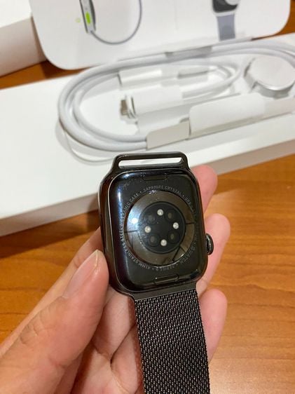 Apple Watch Series 9 GPS Cellular 41mm Graphite Stainless Steel Case with Graphite Milanese Loop รูปที่ 4
