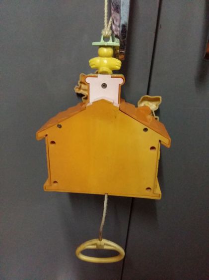 โมบายตุ๊กตารูปสัตว์ สีสันสดใสน่ารัก เสริมพัฒนาการลูกน้อย มีเสียงเบาๆมีห่วงสำหรับเวลาดึงเชือกลงมาขนาดยาว 13 cm.ลึก 6 cm.สูง 17 cm.สภาพสวยเดิม รูปที่ 4