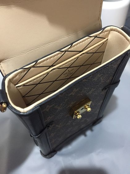 Louis Vuitton -  Pochette Trunk Verticale Crossbody Bag รูปที่ 3