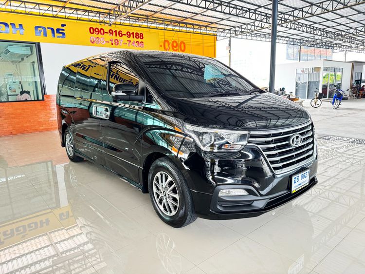 Hyundai H-1  2019 2.5 Deluxe Van ดีเซล ไม่ติดแก๊ส เกียร์อัตโนมัติ ดำ รูปที่ 2
