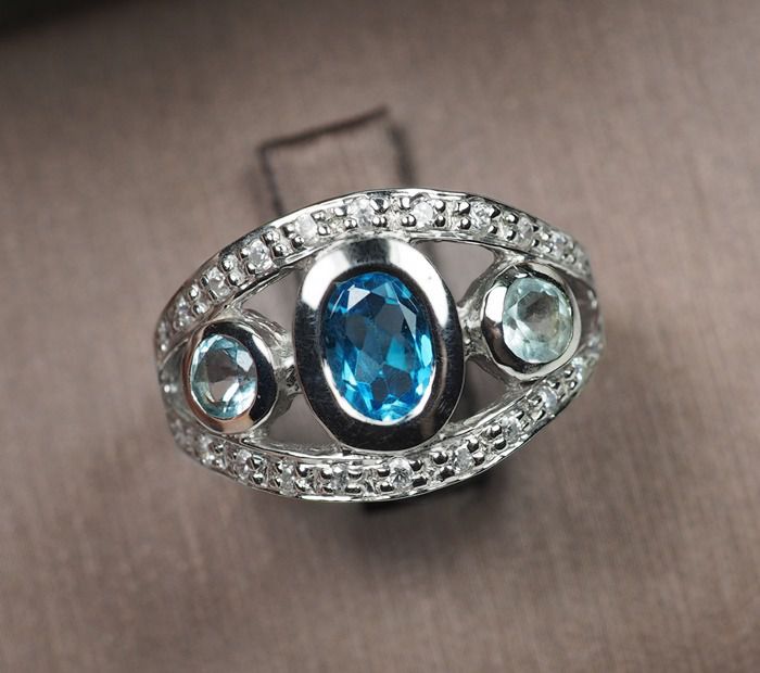 แหวนพลอยแท้โทปาสสีฟ้าสดสวยและสีฟ้าอ่อน (3150) รูปที่ 2