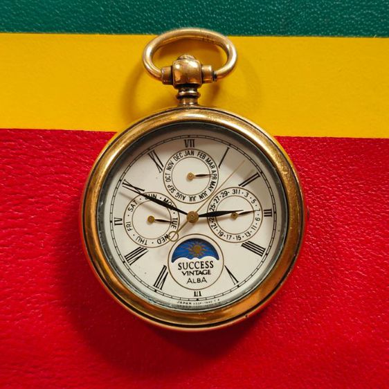 นาฬิกา ญี่ปุ่น หน้าพระจันทร์ Vintage Alba นาฬิกาพก Pocket Watch  นาฬิกามือสอง ระบบถ่าน ตัวเรือนทองสวย มีรอยจากการใช้งานทั่วไป กระจกสวยใส ขนาด 36.4mm. หลักโรมัน เรียบแอบหรู รูปที่ 9