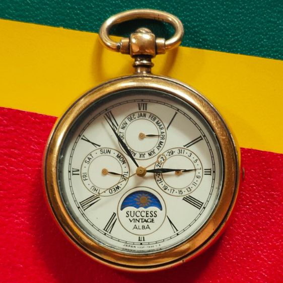 นาฬิกา ญี่ปุ่น หน้าพระจันทร์ Vintage Alba นาฬิกาพก Pocket Watch  นาฬิกามือสอง ระบบถ่าน ตัวเรือนทองสวย มีรอยจากการใช้งานทั่วไป กระจกสวยใส ขนาด 36.4mm. หลักโรมัน เรียบแอบหรู รูปที่ 8