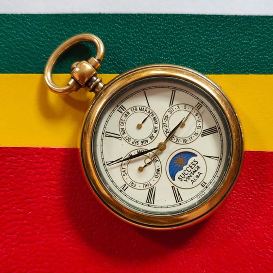นาฬิกา ญี่ปุ่น หน้าพระจันทร์ Vintage Alba นาฬิกาพก Pocket Watch  นาฬิกามือสอง ระบบถ่าน ตัวเรือนทองสวย มีรอยจากการใช้งานทั่วไป กระจกสวยใส ขนาด 36.4mm. หลักโรมัน เรียบแอบหรู รูปที่ 2