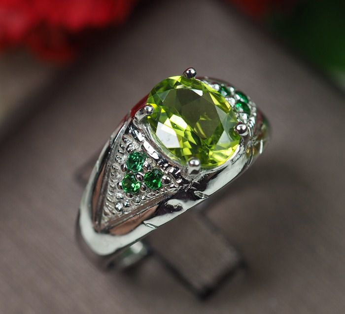 แหวนพลอยแท้เพอริดอทสีเขียว 1.65 กะรัต (4172) รูปที่ 2