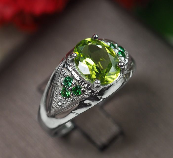 แหวนพลอยแท้เพอริดอทสีเขียว 1.65 กะรัต (4172) รูปที่ 3