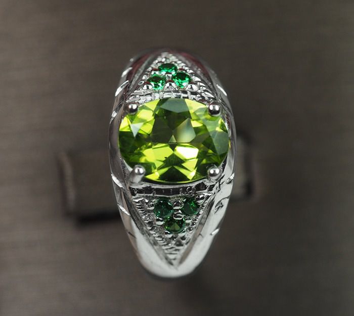 แหวนพลอยแท้เพอริดอทสีเขียว 1.65 กะรัต (4172) รูปที่ 4