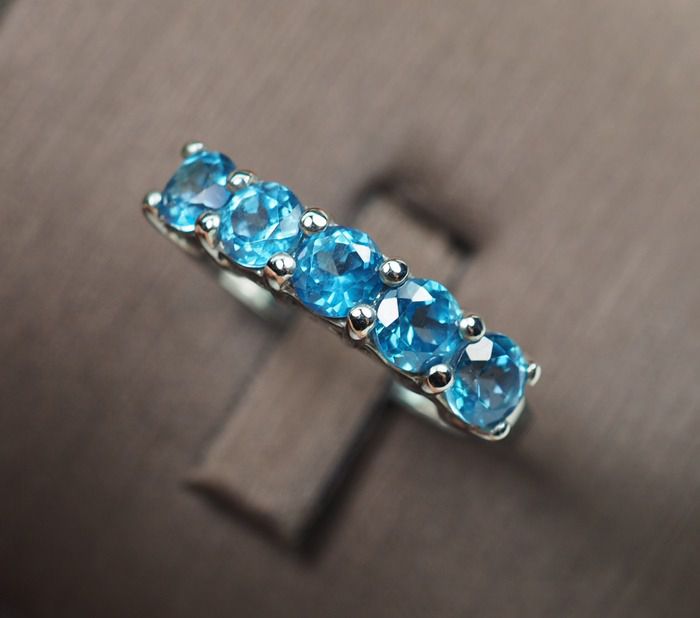แหวนแถวพลอยแท้โทปาสสีฟ้าสดใส 1.15 กะรัต (4835) รูปที่ 3