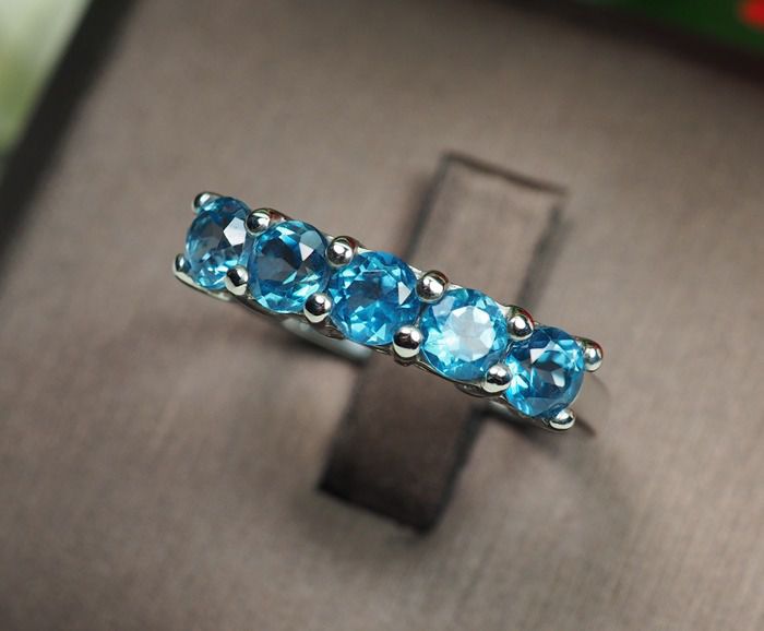 แหวนแถวพลอยแท้โทปาสสีฟ้าสดใส 1.15 กะรัต (4835) รูปที่ 2