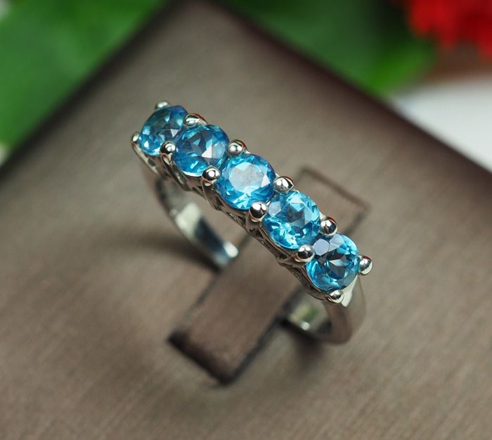 แหวนแถวพลอยแท้โทปาสสีฟ้าสดใส 1.15 กะรัต (4835) รูปที่ 5