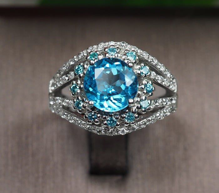 เงิน แหวนพลอยแท้โทปาสสีฟ้าสดใส 2 กะรัต (5066)
