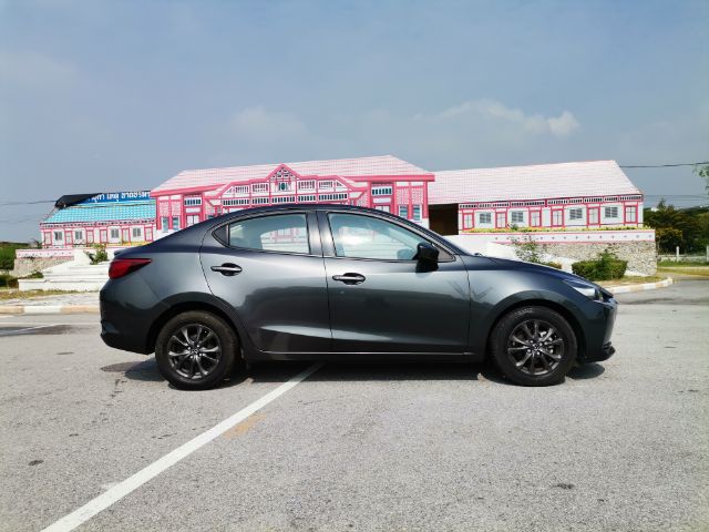 Mazda Mazda 2 2021 1.3 Skyactiv-G C Sedan Sedan เบนซิน ไม่ติดแก๊ส เกียร์อัตโนมัติ เทา รูปที่ 4