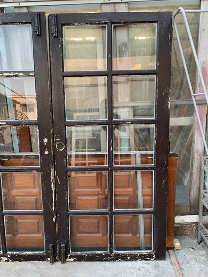 ประตูบานคู่ไม้เต็ง  เคยเป็นสีขาวมาก่อน แต่งร้าน กาแฟแนววินเทจ ดูเก๋า เท่ 180x194x3cm ราคา4000 รูปที่ 4
