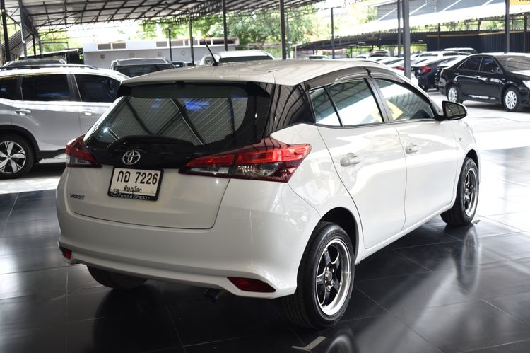 Toyota Yaris 2020 1.2 Entry Sedan เบนซิน ไม่ติดแก๊ส เกียร์อัตโนมัติ ขาว รูปที่ 4