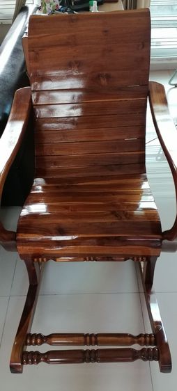 เก้าอีโยก ไม้ประดู่  เป็นของใหม่เอี่ยม เงาวับ รูปที่ 3