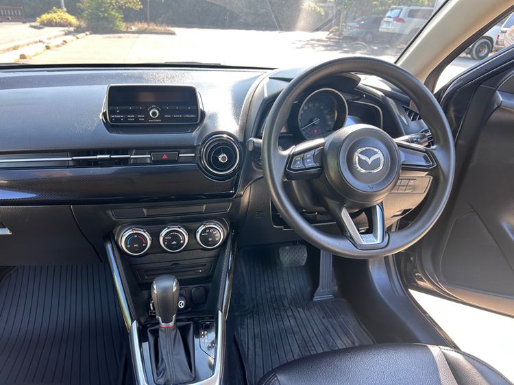 Mazda Mazda 2 2017 1.3 High Connect Sedan เบนซิน ไม่ติดแก๊ส เกียร์อัตโนมัติ ดำ รูปที่ 3