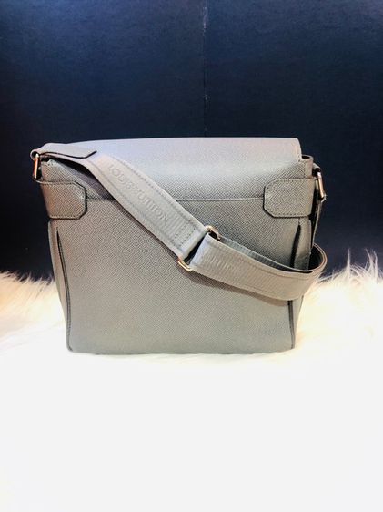 Louis Vuitton Taiga bag(670090) รูปที่ 2