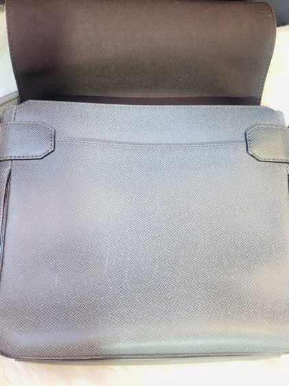 Louis Vuitton Taiga bag(670090) รูปที่ 9