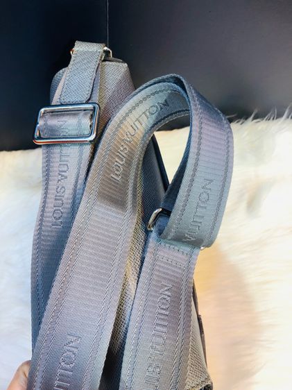Louis Vuitton Taiga bag(670090) รูปที่ 13