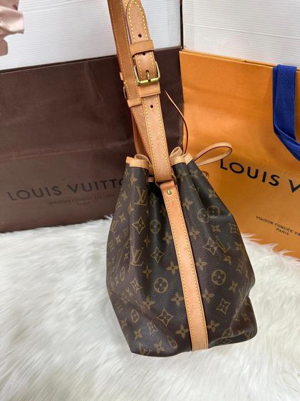 กระเป๋า Louis Vuitton Noe Monogram มือสอง ของแท้ รูปที่ 4