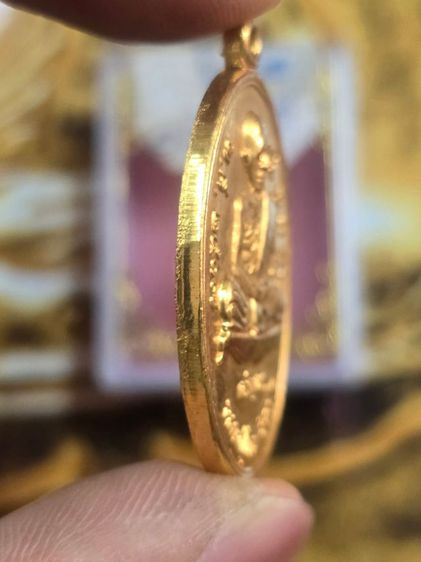 เหรียญเจริญพรล่างหลวงปู่ทิมวัดละหารไร่ปี 17 พร้อมใบประกวดติดรางวัลที่ 1 เนื้อกะไหล่ทอง รูปที่ 6