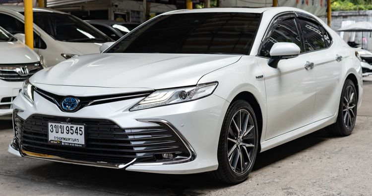 Toyota Camry 2022 2.5 Hybrid Premium Sedan ไฮบริด ไม่ติดแก๊ส เกียร์อัตโนมัติ ขาว รูปที่ 2