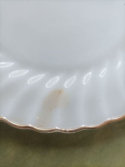 จานแก้วเนื้อนม ขอบหยักขอบทองAnchor Hocking made in U.S.A  ทองไม่ครบ จานขนาด25cm.สินค้ามือสองจากตู้ญี่ปุ่น รูปที่ 4