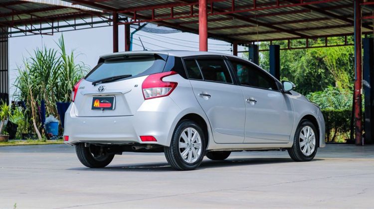Toyota Yaris 2016 1.2 G Sedan เบนซิน ไม่ติดแก๊ส เกียร์อัตโนมัติ เงิน รูปที่ 4