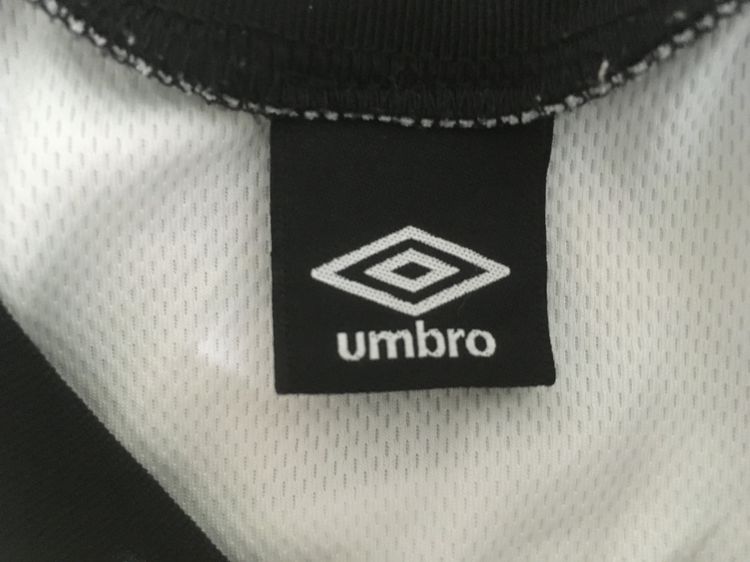 เสื้อกีฬา แขนยาว แบรนด์ umbro สีขาวแถบดำ รูปที่ 8