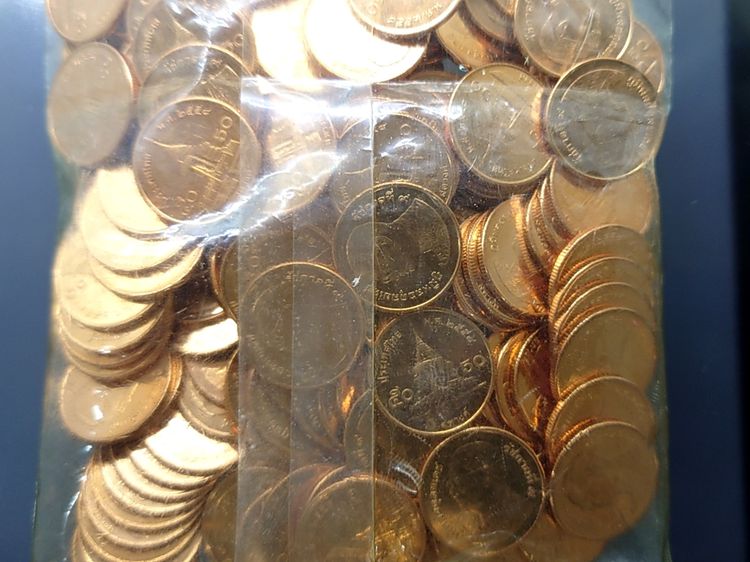 เหรียญยกถุง (200 เหรียญ) เหรียญ 50 สตางค์ เหล็กชุบทองแดง 2558 ไม่ผ่านใช้ รูปที่ 4