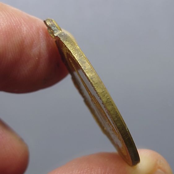 เหรียญทรงผนวช รัชกาลที่9 รุ่นแรก บล๊อกเจดีย์ไม่เต็ม เนื้อทองฝาบาตร พ.ศ.2508 สภาพสวย รูปที่ 5