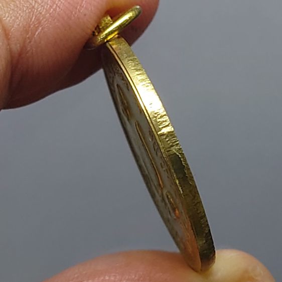 เหรียญทรงผนวช รัชกาลที่9 รุ่นแรก บล๊อกเจดีย์ไม่เต็ม เนื้อทองฝาบาตร พ.ศ.2508 สภาพสวย รูปที่ 5