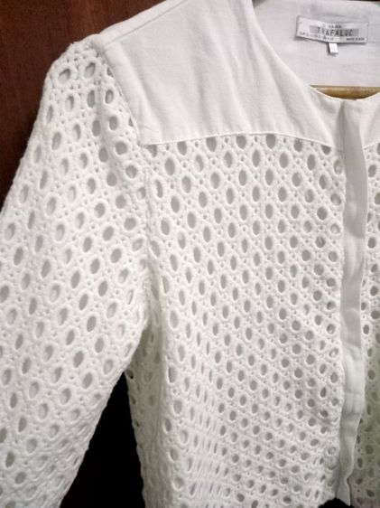 Zara TRAFALUC เสื้อคลุมผู้หญิง สีขาว แขนยาว  มีซับในตัว ซิปยาวจากคอถึงชายเสื้อ ซิปสภาพดี ถอดออกได้ปกติ สภาพดี รูปที่ 2