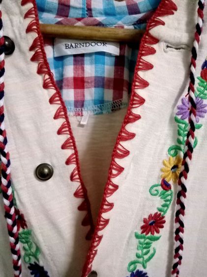 Barndoor hoodie jacket size M jacketผู้หญิงมีฮู้ด สีครีมปักลายดอกไม้ กระเป๋าข้าง มีสายรูดปรับhoodie แขนจั๊ม รูปที่ 16