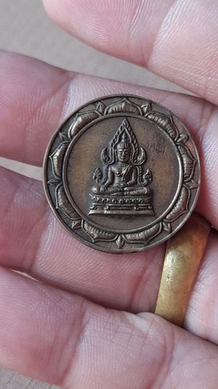 🪷 เหรียญพระพุทธมหามณีรัตนปฎิมากร
🪷 ด้านหลัง พระพุทธชินราช
🪷 เหรียญงานพุทธศิลป์เก่า ไม่ทราบปีระบุแน่ชัด
🪷 เนื้อทองฝาบาตร พิมพ์คมชัด รูปที่ 2