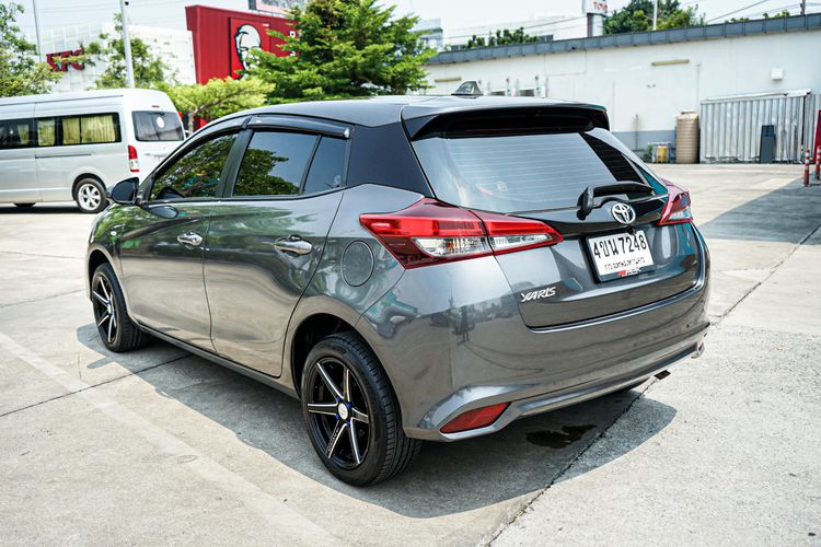Toyota Yaris 2020 1.2 Entry Sedan เบนซิน ไม่ติดแก๊ส เกียร์อัตโนมัติ เทา รูปที่ 4
