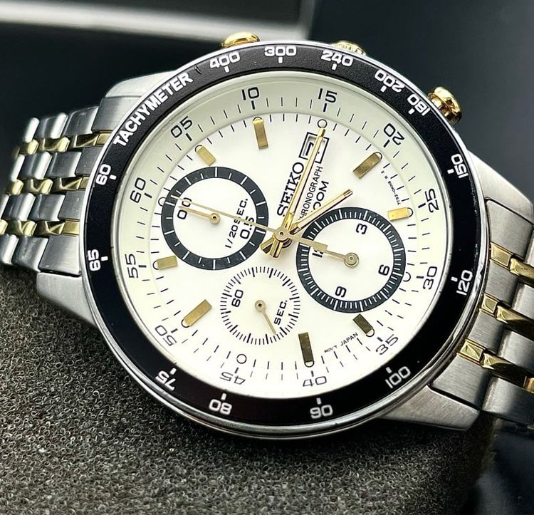 ขาว นาฬิกา seiko quartz chronograph