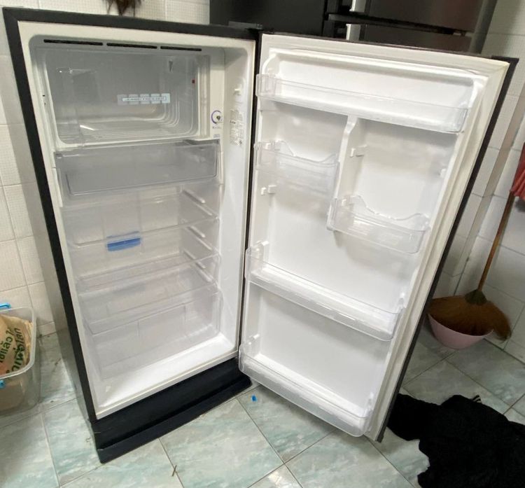 ตู้เย็น 1 ประตู MITSUBISHI ขนาด 6.4Q สีเงิน สภาพดี ครับ รูปที่ 3