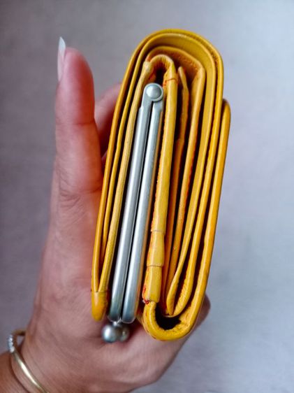 กระเป๋าสตางค์หนังแท้สีเหลือง Jocomonola รูปที่ 4