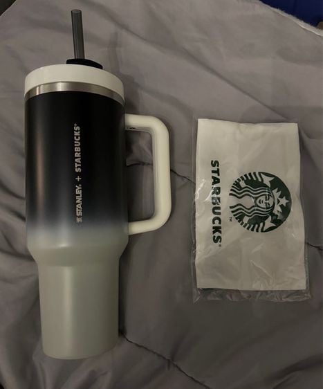 แก้ว Starbucks x Stanley Gradient Black White Cold Cup 40oz รูปที่ 1