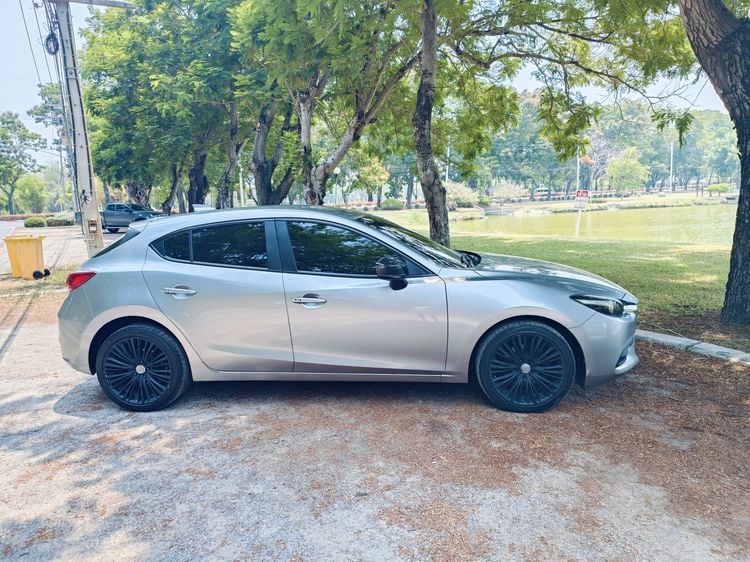 Mazda Mazda3 2017 2.0 C Sedan เบนซิน ไม่ติดแก๊ส เกียร์อัตโนมัติ เทา รูปที่ 4