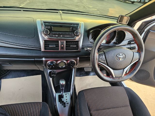 Toyota Yaris 2016 1.2 G Utility-car เบนซิน ไม่ติดแก๊ส เกียร์อัตโนมัติ ขาว รูปที่ 3